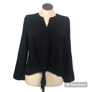 Chicos Long tab sleeve shirt Womens size 2 Color Black high-low length Pre owned